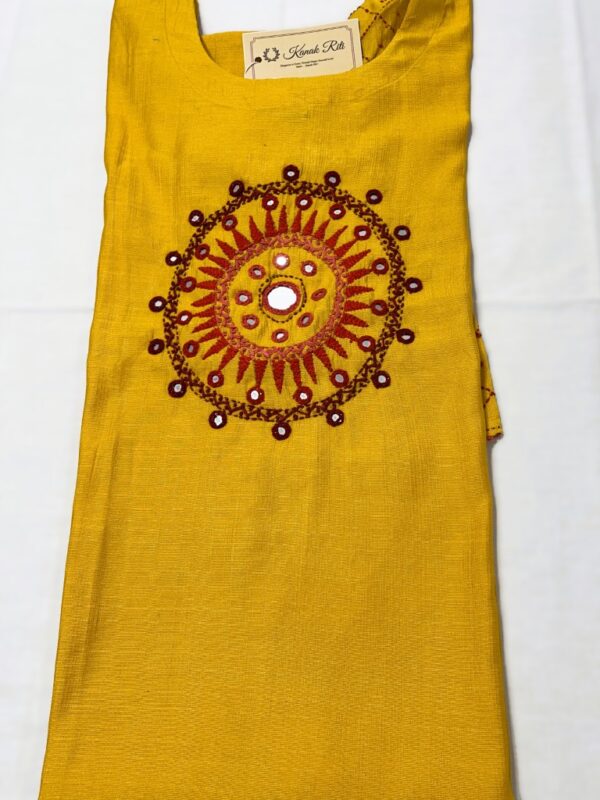 Cross stitch & chain stitch thread work