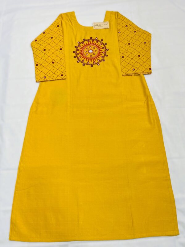 Cross stitch & chain stitch thread work