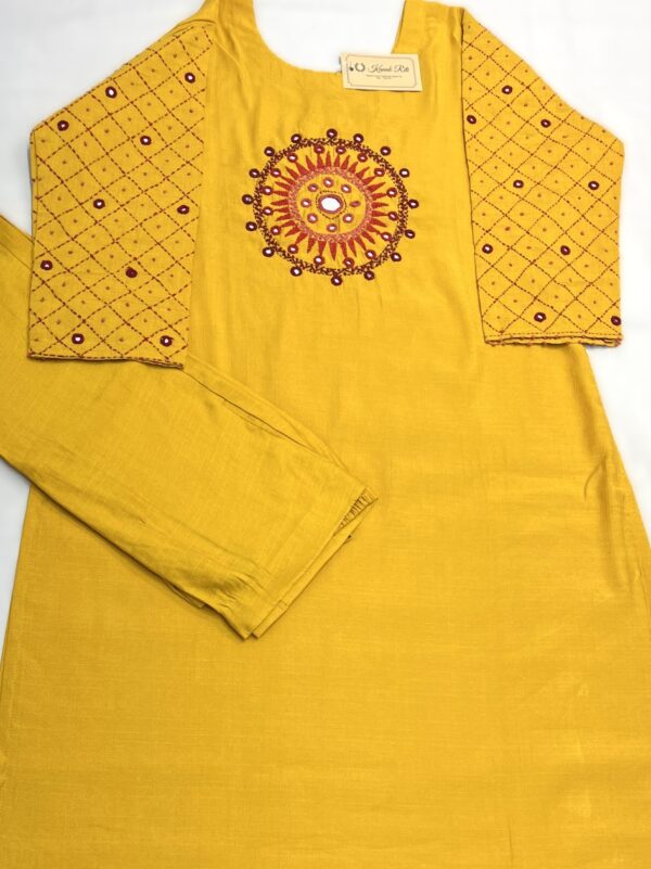 Cross stitch & chain stitch thread work