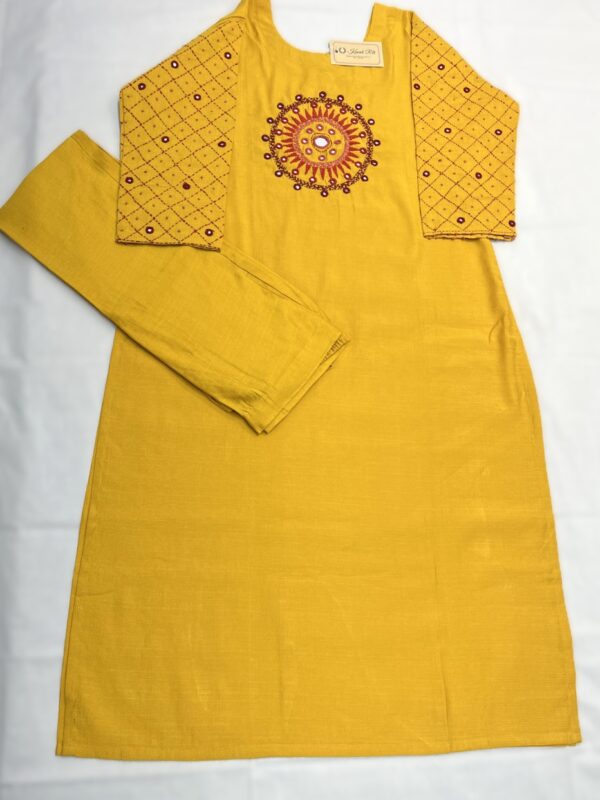 Cross stitch & chain stitch thread work